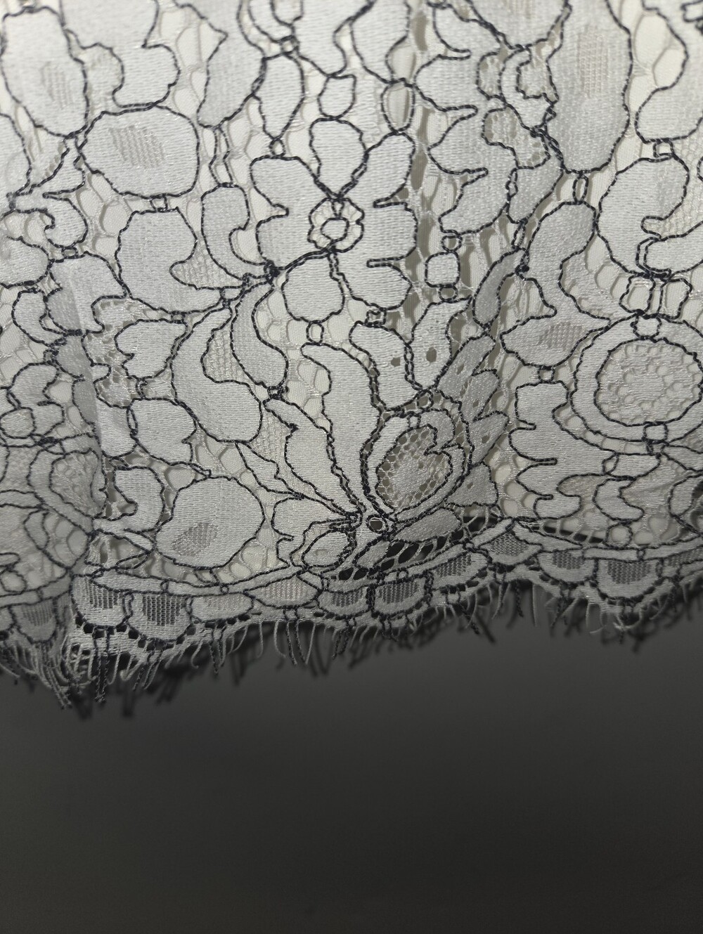 Isaac Mizrahi White Floral Lace Short Sleeve Blouse - Picture 3 of 6